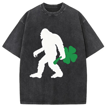 Personality fashion Bigfoot Hold Lucky Washed T-Shirt